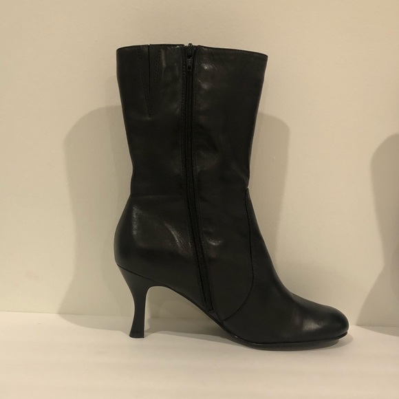 NWOT Tommy Hilfiger Leather Booties S8 - Picture 3 of 5